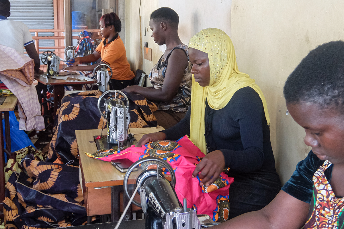 imgi_132_GPJ-NEWS-UGANDA-EN-LOCAL-GARMENTS-40_Web